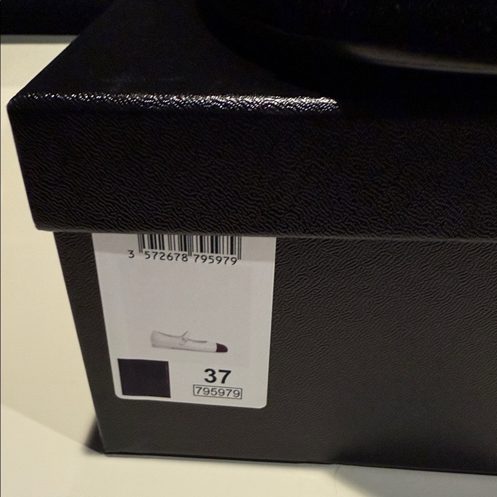 BRAND NEW CHANEL Black Patent Leather Mary Jane Flats - Picture 8 of 8